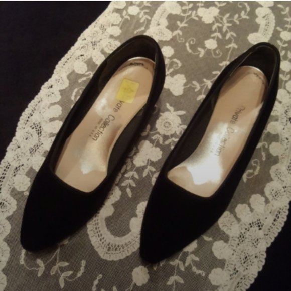 PRIVATE COLLECTION ♡ Absolutely Gorgeous EXPRESSO Black Velvet Heels 5.5B - Picture 1 of 17